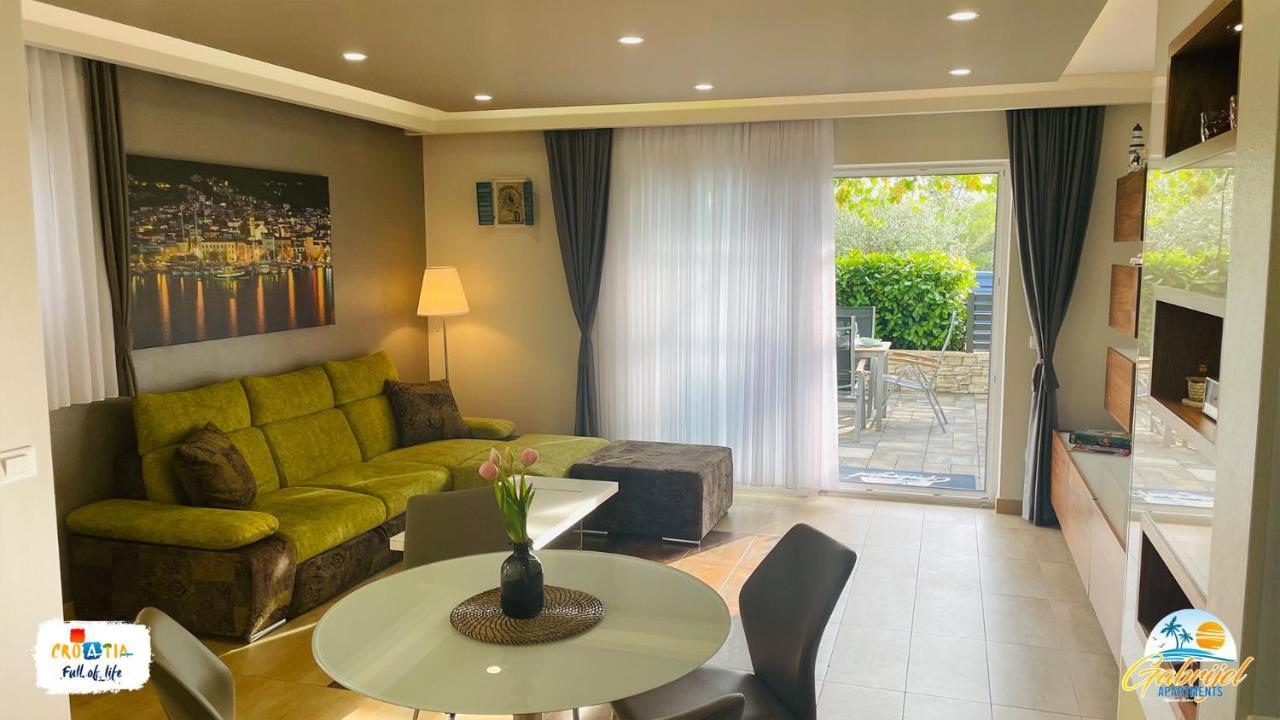 Gabrijel Apartments Makarska 1 Exteriör bild